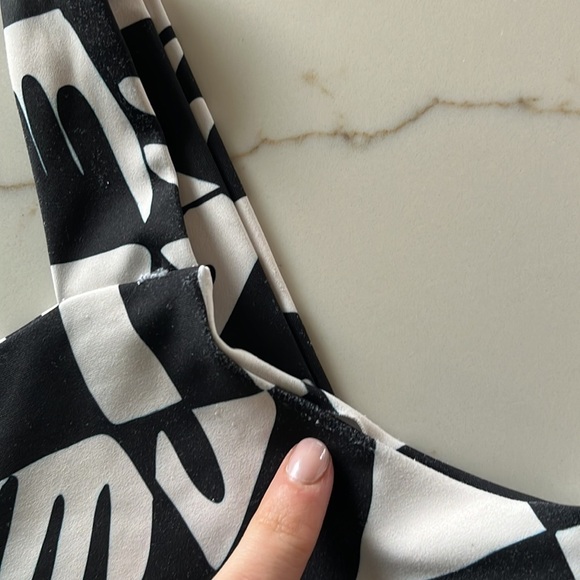 Dazey LA Activewear Ani Figures Printed Sports Bra Size Small - Picture 4 of 8